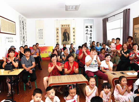 学员们鼓掌喝彩_副本.jpg